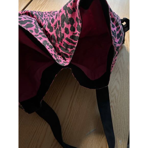 New Betsey Johnson Betsyville Animal Prt Purse Handbag Tote Bag Overnite 23”x16” - Picture 4 of 7